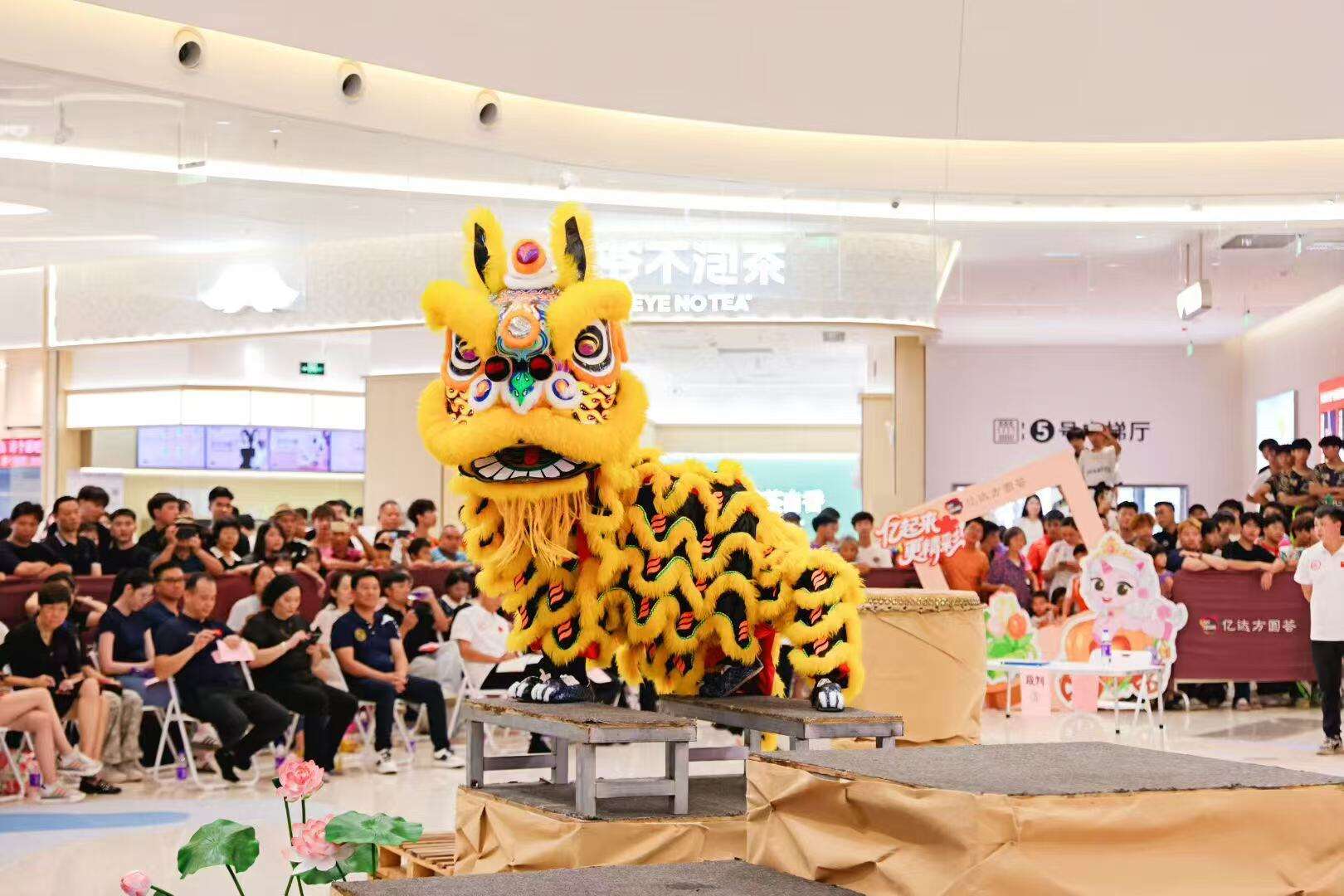 记者, 活动由广州, 为醒狮发展
