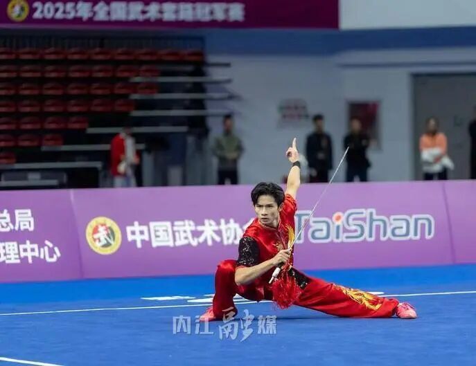 登场, 同年, UlyLE